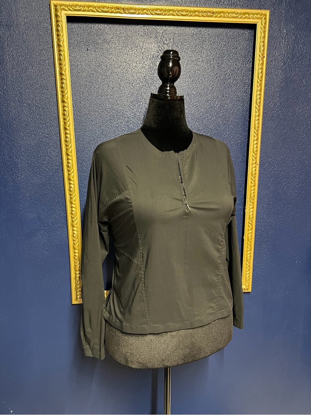 lululemon athletica Black Long-Sleeve Pullover Top